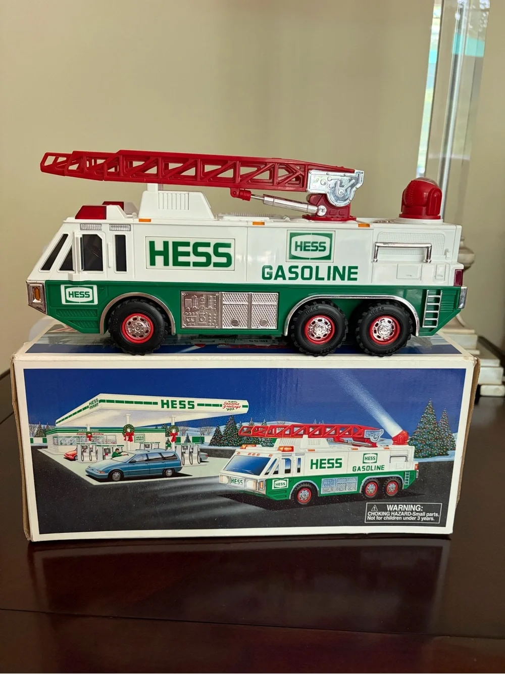 NIB Hess 1996 Vintage Emergency Ladder Truck